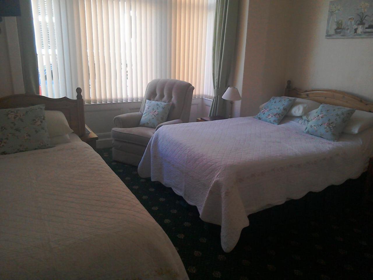 Eden House Bed & Breakfast แบล็คพูล ภายนอก รูปภาพ